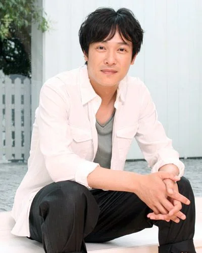 2009年のインタビューで座る堺雅人