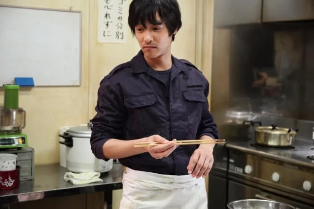 南極料理人の調理場に立つ堺雅人