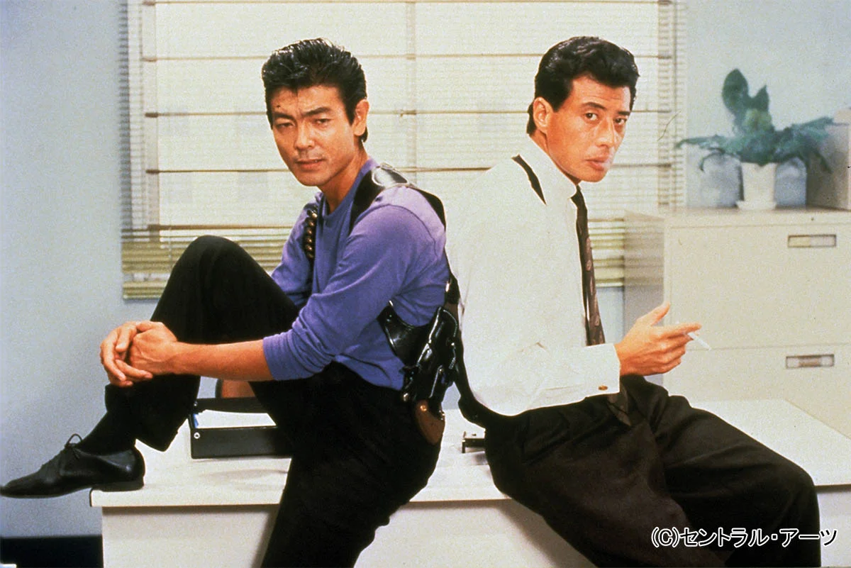 1988年『もっとあぶない刑事』紫のシャツの柴田恭兵