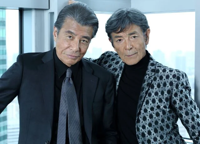 2024年『帰ってきた あぶない刑事』取材時右側の柴田恭兵