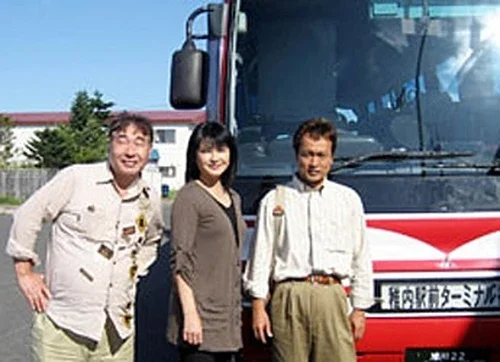 2008年「ローカル路線バス乗り継ぎの旅」第3弾の太川陽介 左 伊藤かずえと蛭子能収 49歳